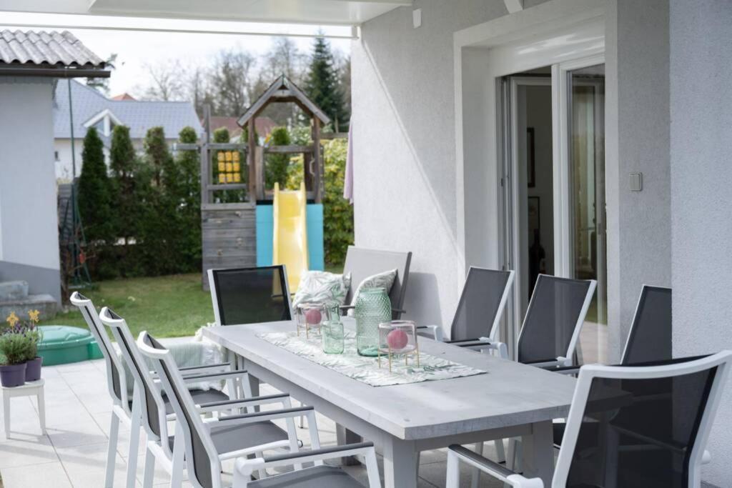 Pörtschach am Wörthersee Schoenes Ferienhaus Mit Garten מראה חיצוני תמונה